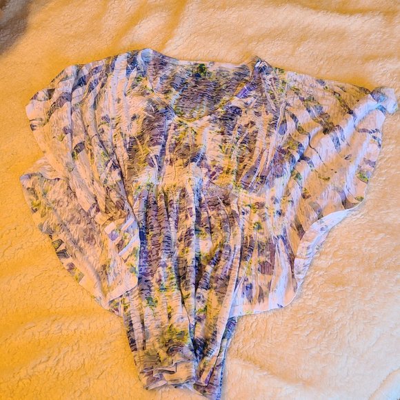 Soft Blue/Green and Whites in dressy Tee! S M - Picture 4 of 6